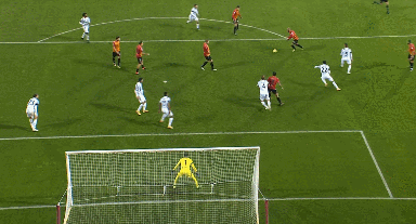 包含尤文图斯后防压哨破门获得关键胜利，继续领跑榜首的词条